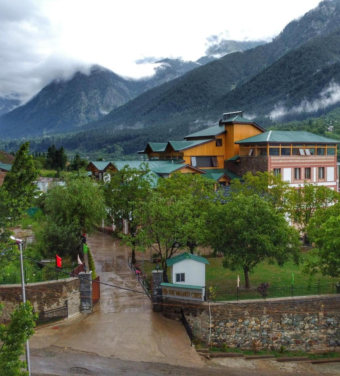 The Walnut Creek Pahalgam Hotel Exterior photo